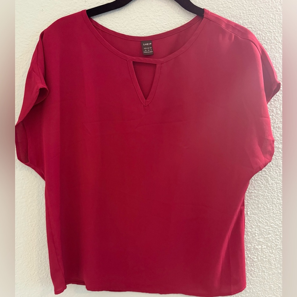 SHEIN Red Relaxed Blouse with Keyhole Detail